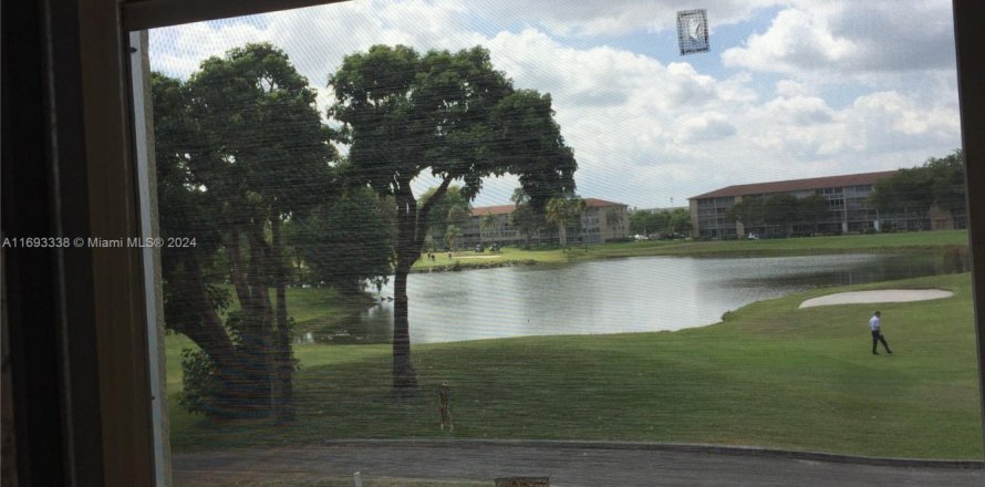 Condo in Pembroke Pines, Florida, 1 bedroom  № 1672567