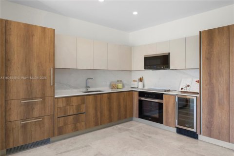 Condominio en alquiler en Coral Gables, Florida, 2 dormitorios, 123.28 m2 № 1939998 - foto 5