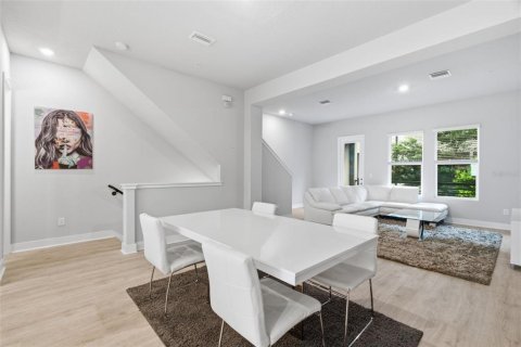 Townhouse in Tampa, Florida 3 bedrooms, 173.54 sq.m. № 2195823 - photo 17