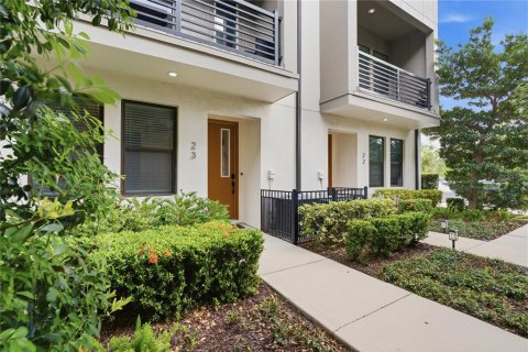 Townhouse in Tampa, Florida 3 bedrooms, 173.54 sq.m. № 2195823 - photo 2