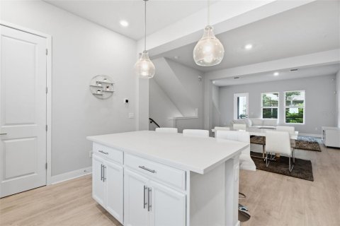 Townhouse in Tampa, Florida 3 bedrooms, 173.54 sq.m. № 2195823 - photo 12