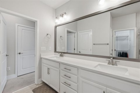 Townhouse in Tampa, Florida 3 bedrooms, 173.54 sq.m. № 2195823 - photo 29