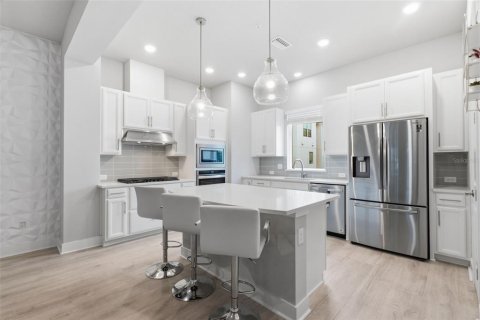 Townhouse in Tampa, Florida 3 bedrooms, 173.54 sq.m. № 2195823 - photo 9