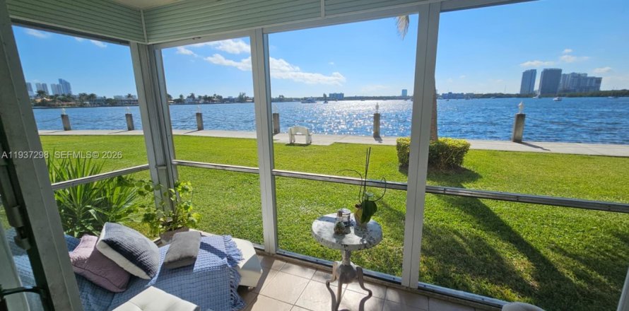 Condo in Aventura, Florida, 1 bedroom  № 1995393
