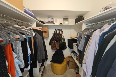 Condo in Aventura, Florida, 1 bedroom  № 1995393 - photo 9