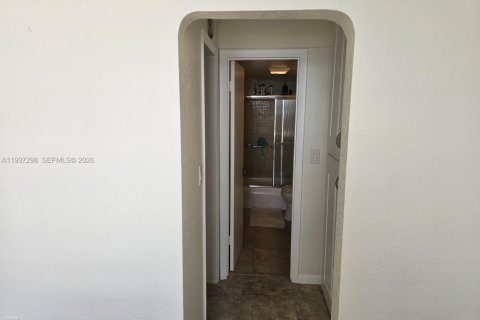 Condo in Aventura, Florida, 1 bedroom  № 1995393 - photo 17