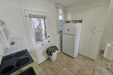 Condo in Aventura, Florida, 1 bedroom  № 1995393 - photo 25