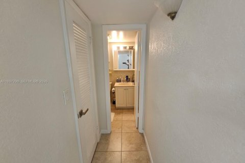 Condo in Aventura, Florida, 1 bedroom  № 1995393 - photo 5