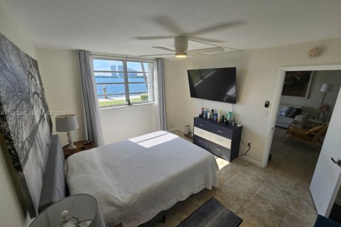 Condo in Aventura, Florida, 1 bedroom  № 1995393 - photo 21