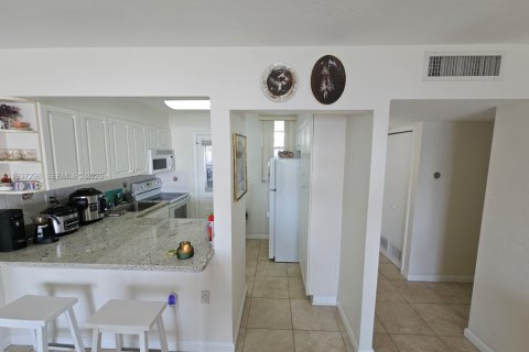Condo in Aventura, Florida, 1 bedroom  № 1995393 - photo 20