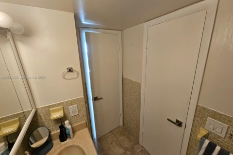 Condo in Aventura, Florida, 1 bedroom  № 1995393 - photo 6