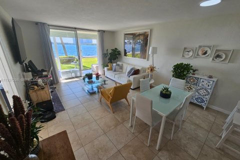 Condo in Aventura, Florida, 1 bedroom  № 1995393 - photo 2