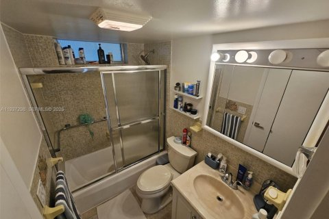 Condo in Aventura, Florida, 1 bedroom  № 1995393 - photo 11