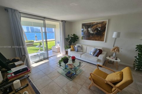 Condo in Aventura, Florida, 1 bedroom  № 1995393 - photo 23