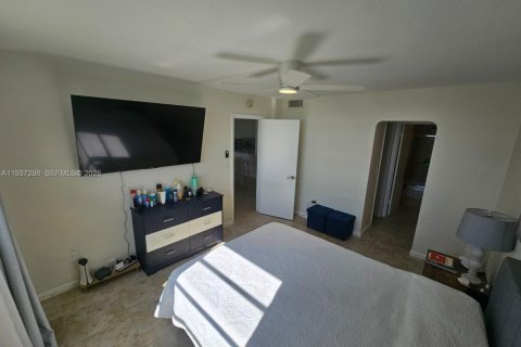 Condo in Aventura, Florida, 1 bedroom  № 1995393 - photo 13