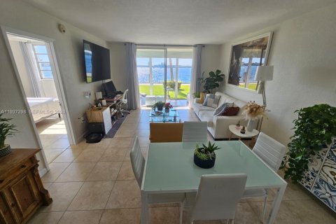 Condo in Aventura, Florida, 1 bedroom  № 1995393 - photo 3