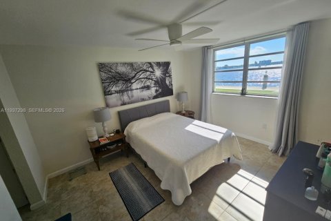 Condo in Aventura, Florida, 1 bedroom  № 1995393 - photo 18