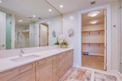 Condo in Saint Petersburg, Florida, 2 bedrooms  № 1919127 - photo 24