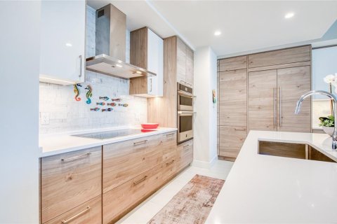 Condo in Saint Petersburg, Florida, 2 bedrooms  № 1919127 - photo 14