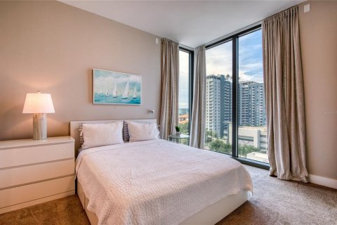 Condo in Saint Petersburg, Florida, 2 bedrooms  № 1919127 - photo 30