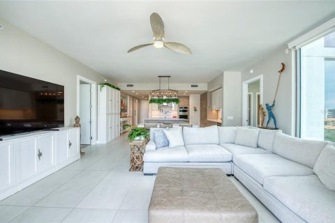 Condo in Saint Petersburg, Florida, 2 bedrooms  № 1919127 - photo 5