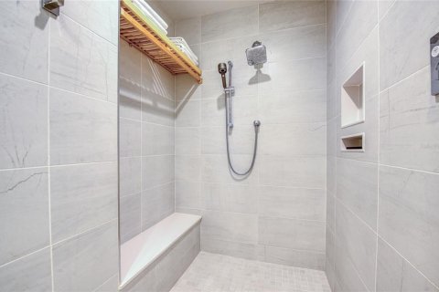 Condo in Saint Petersburg, Florida, 2 bedrooms  № 1919127 - photo 27