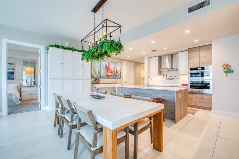 Condo in Saint Petersburg, Florida, 2 bedrooms  № 1919127 - photo 8