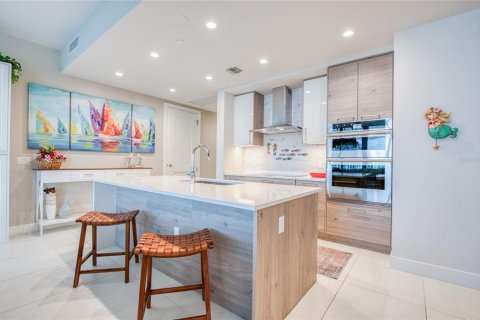 Condo in Saint Petersburg, Florida, 2 bedrooms  № 1919127 - photo 12