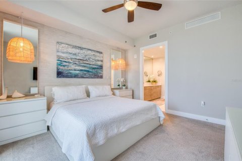 Condo in Saint Petersburg, Florida, 2 bedrooms  № 1919127 - photo 23