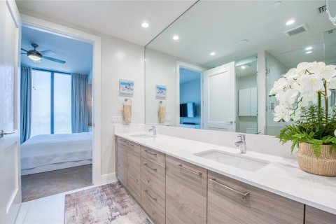 Condo in Saint Petersburg, Florida, 2 bedrooms  № 1919127 - photo 25