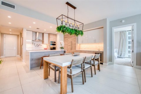 Condo in Saint Petersburg, Florida, 2 bedrooms  № 1919127 - photo 17
