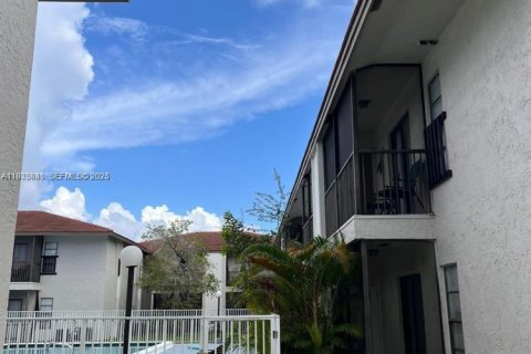 Condominio en alquiler en Coral Springs, Florida, 2 dormitorios, 74.32 m2 № 1993950 - foto 4