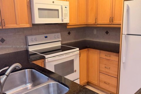 Condominio en alquiler en Coral Springs, Florida, 2 dormitorios, 74.32 m2 № 1993950 - foto 6