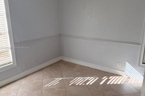 Condominio en alquiler en Coral Springs, Florida, 2 dormitorios, 74.32 m2 № 1993950 - foto 8