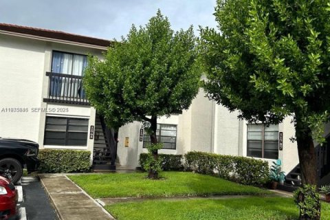 Condominio en alquiler en Coral Springs, Florida, 2 dormitorios, 74.32 m2 № 1993950 - foto 3