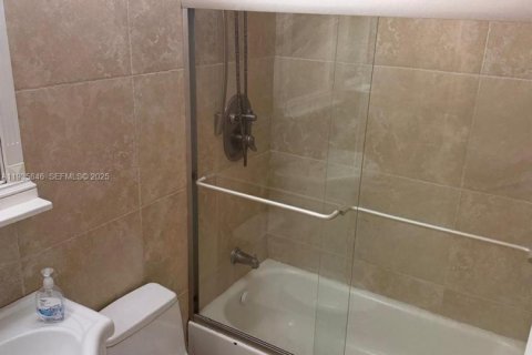 Condominio en alquiler en Coral Springs, Florida, 2 dormitorios, 74.32 m2 № 1993950 - foto 11