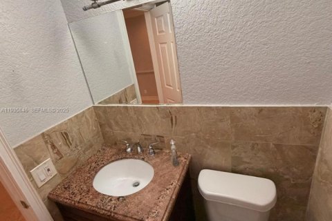 Condominio en alquiler en Coral Springs, Florida, 2 dormitorios, 74.32 m2 № 1993950 - foto 12