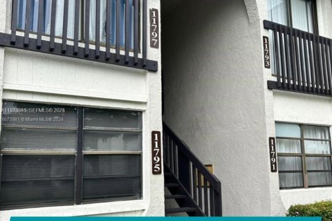 Condominio en alquiler en Coral Springs, Florida, 2 dormitorios, 74.32 m2 № 1993950 - foto 1