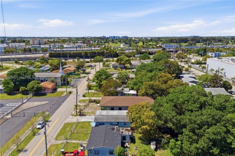 Villa ou maison à vendre à Hallandale Beach, Floride: 4 chambres, 105.07 m2 № 2050316 - photo 28