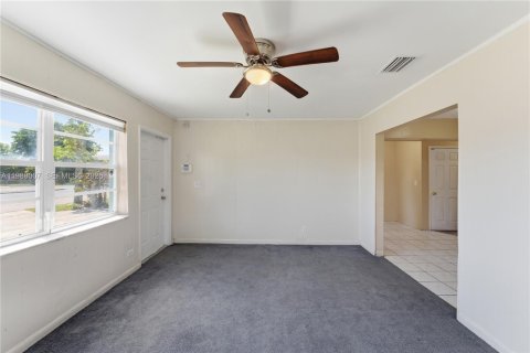 Villa ou maison à vendre à Hallandale Beach, Floride: 4 chambres, 105.07 m2 № 2050316 - photo 18