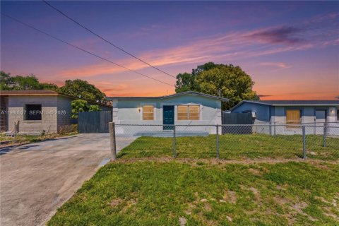 Villa ou maison à Hallandale Beach, Floride 4 chambres, 105.07 m2 № 2050316