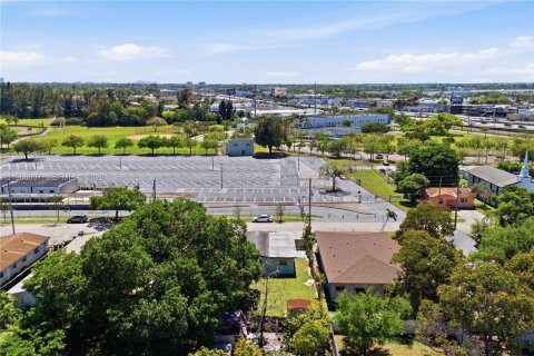 Villa ou maison à vendre à Hallandale Beach, Floride: 4 chambres, 105.07 m2 № 2050316 - photo 27