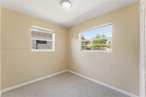 Villa ou maison à vendre à Hallandale Beach, Floride: 4 chambres, 105.07 m2 № 2050316 - photo 4