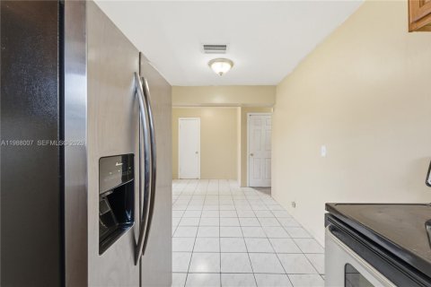 Villa ou maison à vendre à Hallandale Beach, Floride: 4 chambres, 105.07 m2 № 2050316 - photo 12