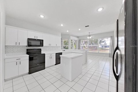 House in Plant City, Florida 4 bedrooms, 201.51 sq.m. № 2197570 - photo 11