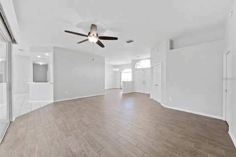 House in Plant City, Florida 4 bedrooms, 201.51 sq.m. № 2197570 - photo 4