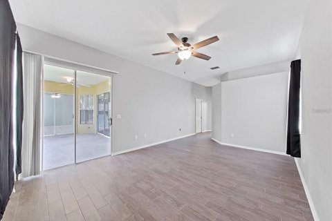 House in Plant City, Florida 4 bedrooms, 201.51 sq.m. № 2197570 - photo 8