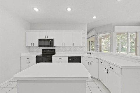House in Plant City, Florida 4 bedrooms, 201.51 sq.m. № 2197570 - photo 10