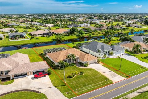 House in Rotonda, Florida 3 bedrooms, 220.46 sq.m. № 2379842