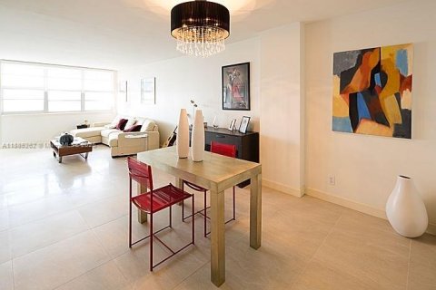 Condominio en alquiler en Miami Beach, Florida, 1 dormitorio, 84.54 m2 № 1931362 - foto 3